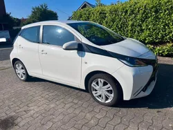 Weiß Gebraucht 2016 Toyota Aygo Kleinwagen | 6.499 € (Superpreis)