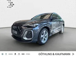 Grau Neu 2025 Audi Q5 Sportback Sport SUV | 77.300 € (Etwas zu teuer)