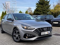 Silber Gebraucht 2021 Hyundai i30 Intro Edition Limousine | 16.900 € (Guter Preis)