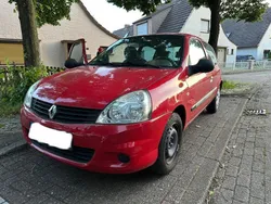 Rot Gebraucht 2010 Renault Clio II Kleinwagen | 1.750 €
