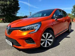Orange Gebraucht 2023 Renault Clio V Equilibre Kleinwagen | 14.790 € (Guter Preis)