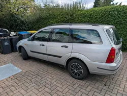Silber Gebraucht 2000 Ford Focus Kombi | 650 € (Guter Preis)