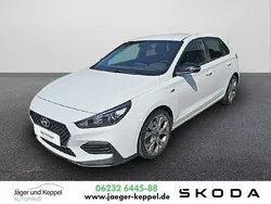 Weiß Gebraucht 2018 Hyundai i30 N Line Limousine | 14.900 € (Etwas zu teuer)