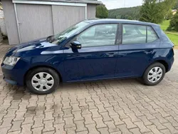 Blau Gebraucht 2015 Skoda Fabia Kleinwagen | 7.400 € (Guter Preis)