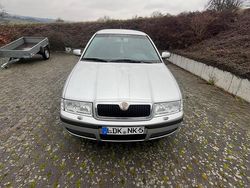 Silber Gebraucht 2002 Skoda Octavia Kombi | 2.000 €