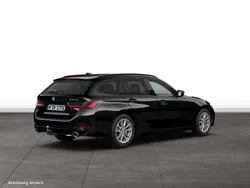 Schwarz Gebraucht 2024 BMW 330e Comfort Edition Kombi | 46.644 € (Fairer Preis)