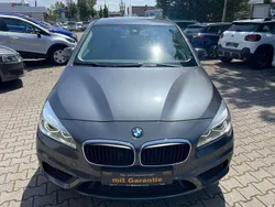 Grau Gebraucht 2016 BMW 218 Active Tourer Basis Van / Kleinbus | 9.999 € (Fairer Preis)