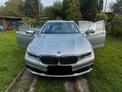 Silber Gebraucht 2018 BMW 750 Sport Line Limousine | 28.999 €