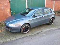 Grau Gebraucht 2003 Alfa Romeo 147 Kleinwagen | 750 € (Superpreis)