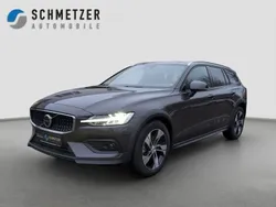 Grau Gebraucht 2024 Volvo V60 CC Plus Kombi | 43.790 € (Guter Preis)