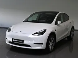Weiß pearl white multicoat (metallic) Gebraucht 2024 Tesla Model Y Standard Range SUV | 33.750 € (Superpreis)