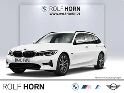 Alpinweiß uni Gebraucht 2022 BMW 320e Sport Line Kombi | 28.280 € (Fairer Preis)