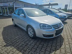 Silber Gebraucht 2010 VW Jetta Highline Limousine | 6.900 € (Etwas zu teuer)