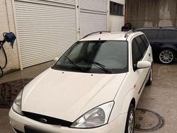Weiß Gebraucht 2000 Ford Focus Ambiente Kombi | 1.000 € (Fairer Preis)