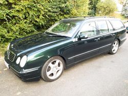 Grün Gebraucht 2000 Mercedes E220 Avantgarde Kombi | 8.500 € (Teuer)