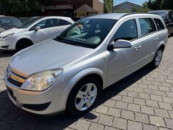 Silber Gebraucht 2009 Opel Astra Edition Kombi | 2.999 € (Fairer Preis)