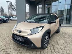 Ginger beige / night sky black Neu 2025 Toyota Aygo Team Kleinwagen | 17.780 €
