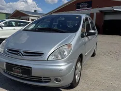 Grau Gebraucht 2003 Citroën Xsara Picasso Exclusive Van / Kleinbus | 1.799 € (Fairer Preis)