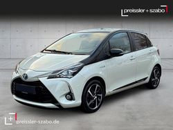 Montblancweiß perleffekt / mysticschwarz mica Gebraucht 2019 Toyota Yaris Hybrid Plus Limousine | 15.774 € (Etwas zu teuer)