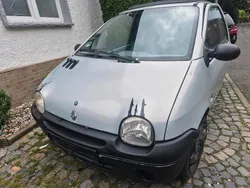 Silber Gebraucht 2004 Renault Twingo Kleinwagen | 200 €