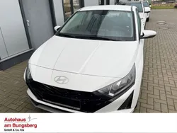 Weiß Neu 2024 Hyundai i20 Trend Limousine | 20.990 € (Fairer Preis)