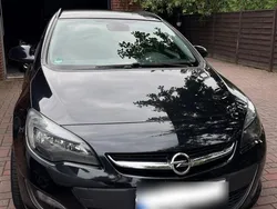 Schwarz Gebraucht 2014 Opel Astra Kombi | 5.500 € (Fairer Preis)