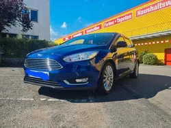 Blau Gebraucht 2016 Ford Focus Trend Kombi | 4.500 €