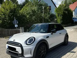 Weiß Gebraucht 2023 Mini Cooper Kleinwagen | 20.000 €