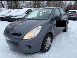 Grau Gebraucht 2012 Hyundai i20 Classic Limousine | 2.450 € (Fairer Preis)