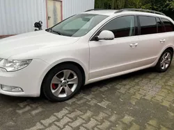Weiß Gebraucht 2011 Skoda Superb Elegance Kombi | 9.500 € (Etwas zu teuer)