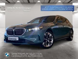 Grün Gebraucht 2024 BMW 520 Comfort Edition Kombi | 51.460 € (Superpreis)