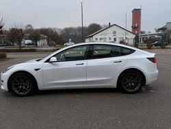 Weiß Gebraucht 2021 Tesla Model 3 Standard Range Plus Limousine | 21.000 € (Fairer Preis)