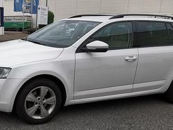 Weiß Gebraucht 2014 Skoda 105 Elegance Limousine | 8.000 €