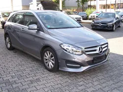 Mountaingrau Gebraucht 2018 Mercedes B180 Edition 1 Van / Kleinbus | 16.950 € (Guter Preis)