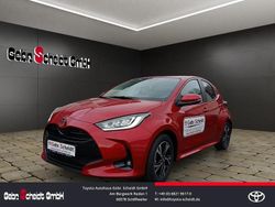 Rot Neu 2025 Toyota Yaris Hybrid Limousine | 28.289 € (Etwas zu teuer)