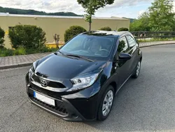 Schwarz Gebraucht 2023 Toyota Aygo Play Kleinwagen | 17.799 € (Fairer Preis)