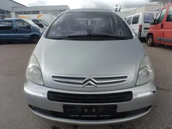 Grau Gebraucht 2005 Citroën Xsara Picasso Exclusive Van / Kleinbus | 2.599 € (Teuer)