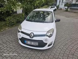 Weiß Gebraucht 2013 Renault Twingo Kleinwagen | 2.300 €