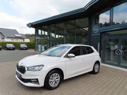 Weiss Gebraucht 2024 Skoda Fabia Style Kleinwagen | 18.049 € (Fairer Preis)