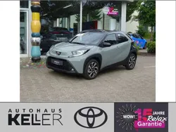Urban khaki, dach mysticschwar Neu 2025 Toyota Aygo Kleinwagen | 21.290 €