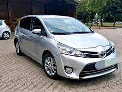 Silber Gebraucht 2013 Toyota Verso Van / Kleinbus | 12.900 € (Fairer Preis)