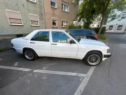 Weiß Gebraucht 1989 Mercedes 190 Limousine | 4.000 €