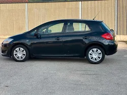 Schwarz Gebraucht 2007 Toyota Auris Kombi | 2.900 €