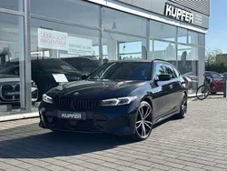 Saphirschwarz Gebraucht 2023 BMW 320 M Sport Kombi | 37.900 € (Fairer Preis)