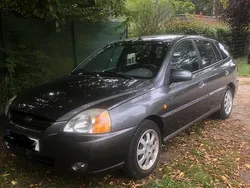 Grau Gebraucht 2002 Kia Rio 2 Kombi | 1.200 €