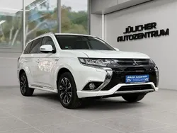 Weiß Gebraucht 2016 Mitsubishi Outlander P-HEV Plus SUV | 16.990 € (Fairer Preis)