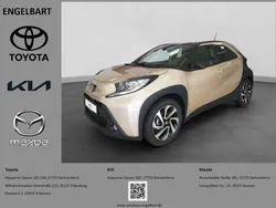 Ginger beige (4u9)/ black mica Gebraucht 2024 Toyota Aygo Team Kleinwagen | 16.450 € (Fairer Preis)