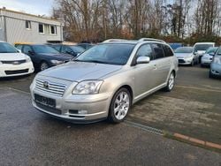 Silber Gebraucht 2004 Toyota Avensis Executive Kombi | 2.990 € (Fairer Preis)