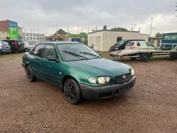 Gelb Gebraucht 2001 Toyota Corolla Kombi | 1.200 €