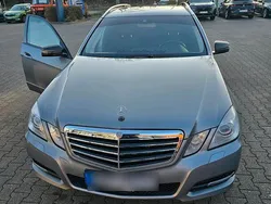 Grau Gebraucht 2011 Mercedes E300 Kombi | 10.900 € (Fairer Preis)